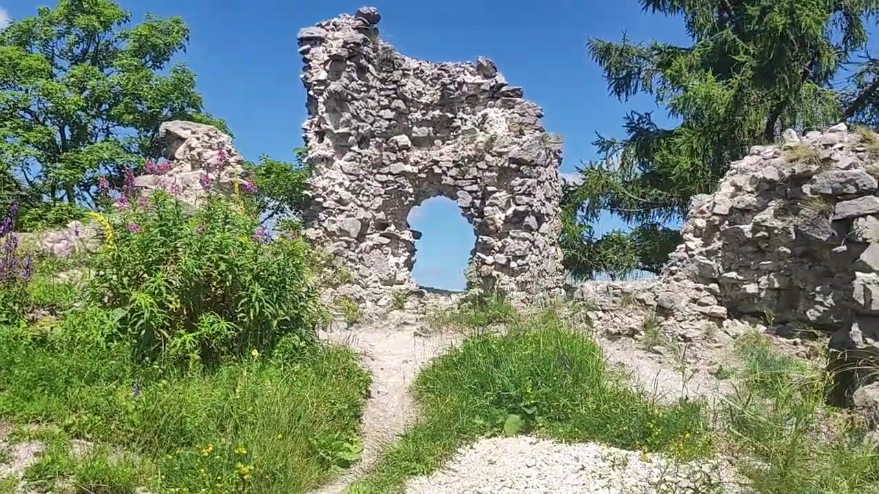 hrad Zniev, zrúcaniny (bol tu aj významný uhorský kráľ)