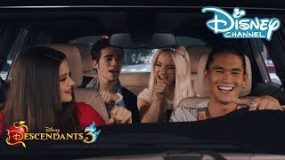 Descendants 3 | CARscendants - Break This Down  🎶  | Disney Channel BE Resimi