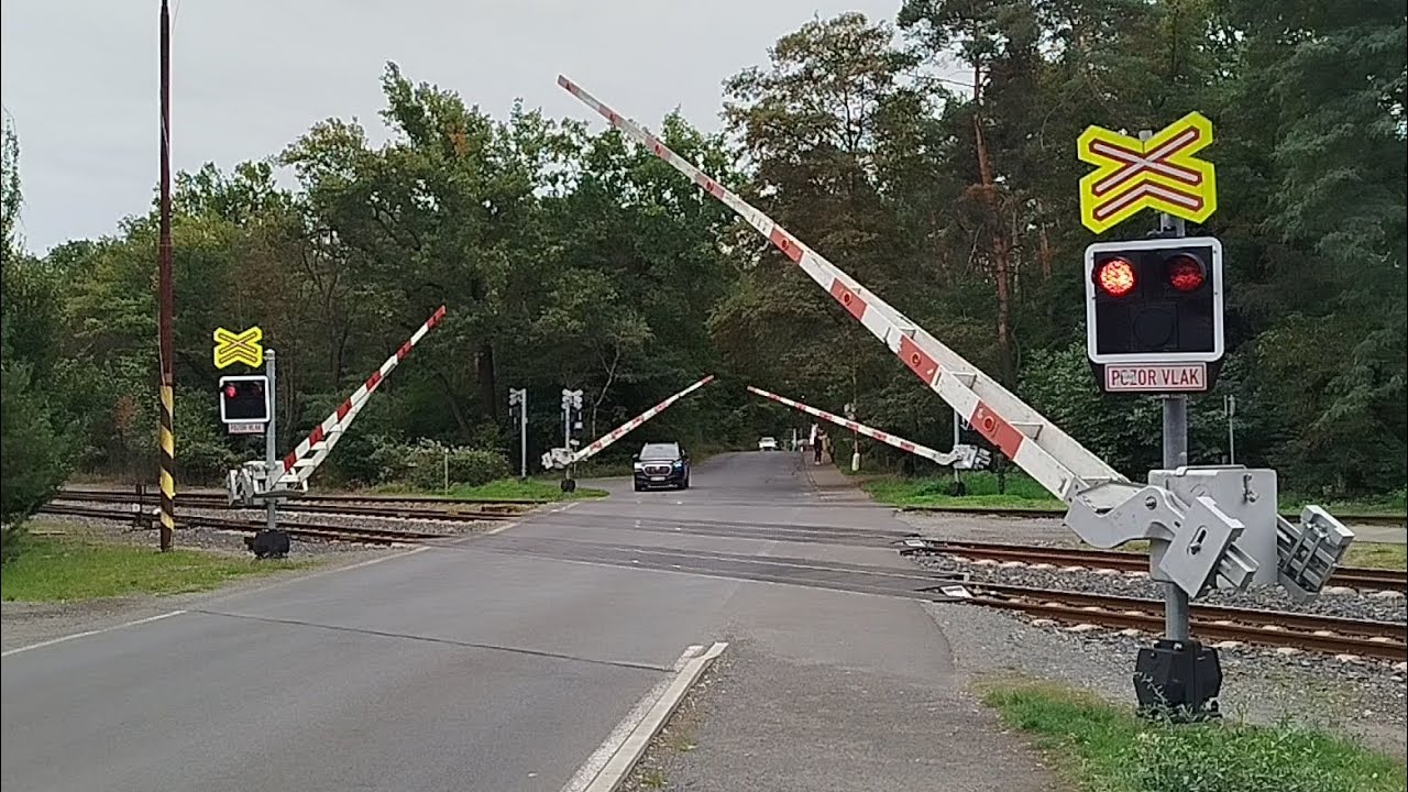 Železniční Přejezd Neratovice - ul. Mládežnická | 23.9.2025 | P2670