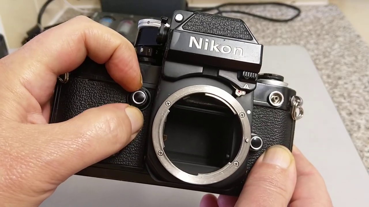 Nikon F2A Photomic, loading with film, Fujifilm C200 - YouTube