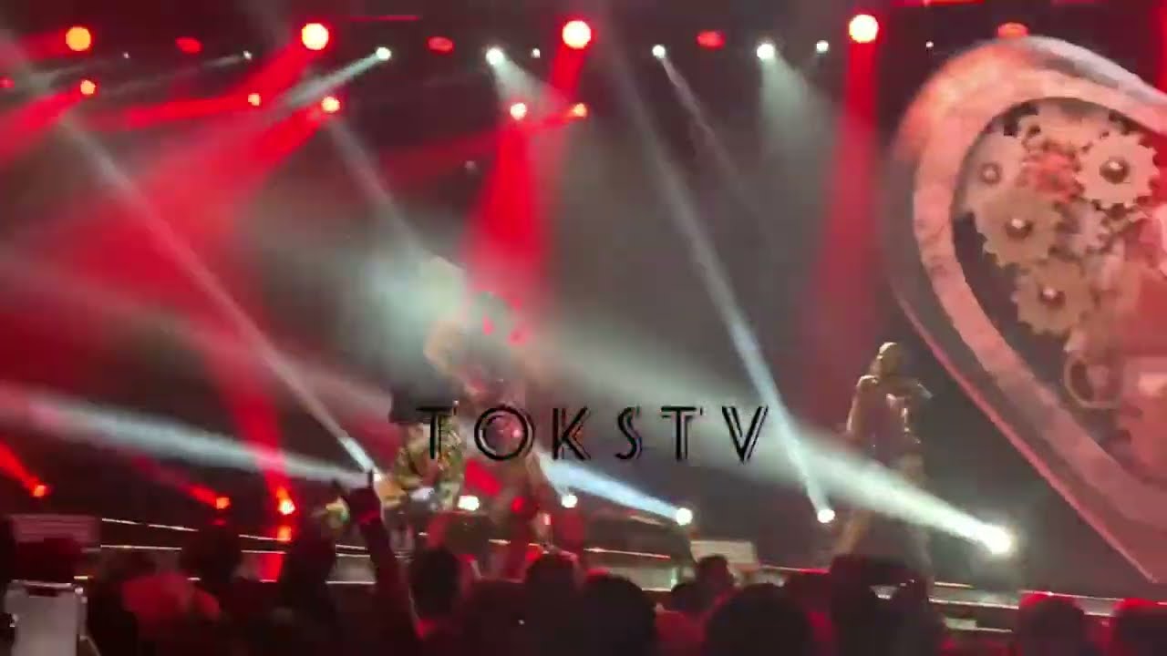 CKAY performs NWANTITI live at WIZKID LIVE IN CONCERT | Dec 2021