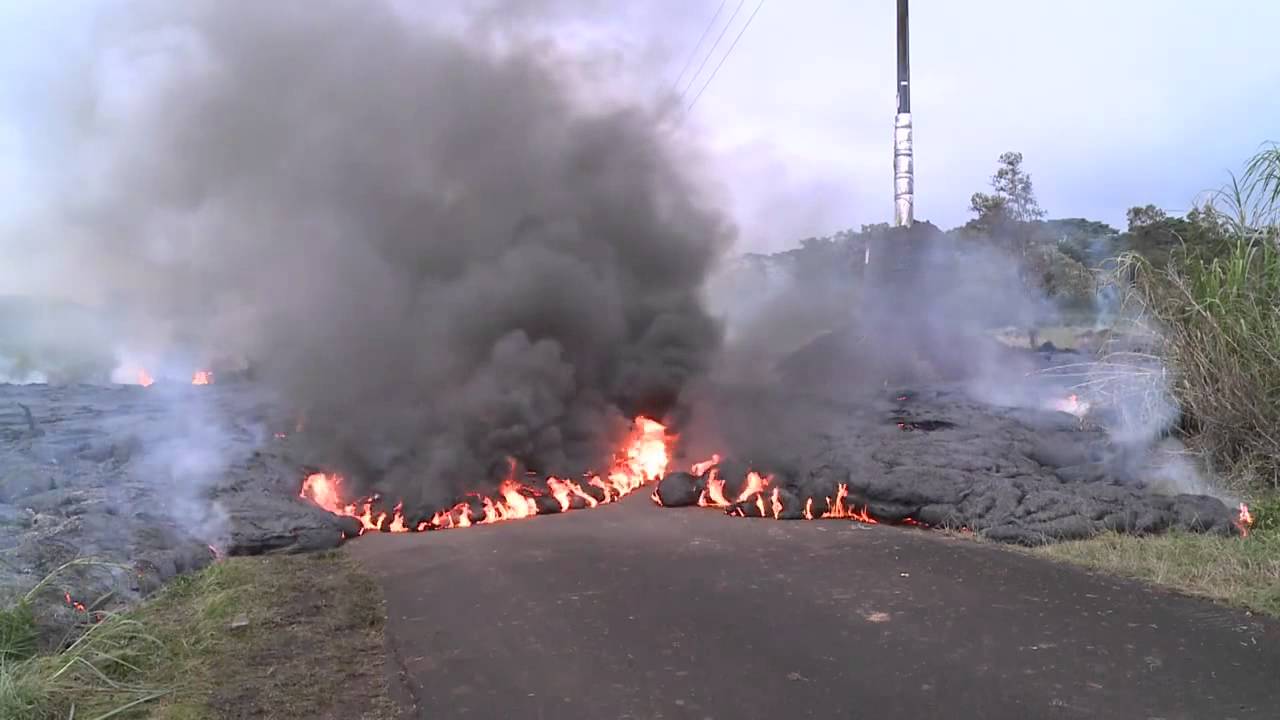 Lava crossing Apa'a Street