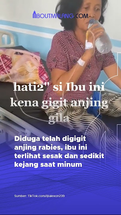 Diduga telah digigit anjing rabies, ibu ini terlihat sesak dan sedikit kejang saat minum