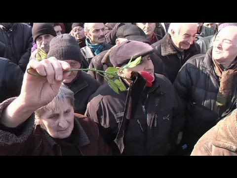 متظاهرون يطالبون باستقالة الرئيس الجورجي