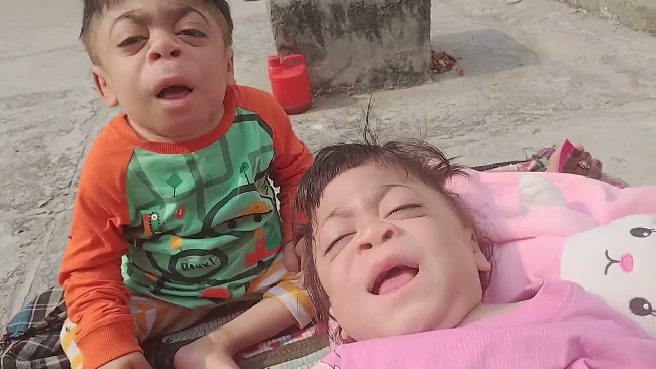 कभी कभी मंकू करता है जिद.... 