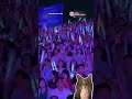 Bình thường hay ru con bằng nhạc của idol, nay đem luôn con lên concert cho idol ru ngủ luôn