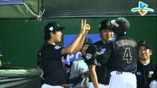 20131110 中日經典棒球賽 日本武士VS中華戰士 3上 岡島豪郎擊出右外野安打,送回壘上的菊池良介,日本隊先馳得點!
