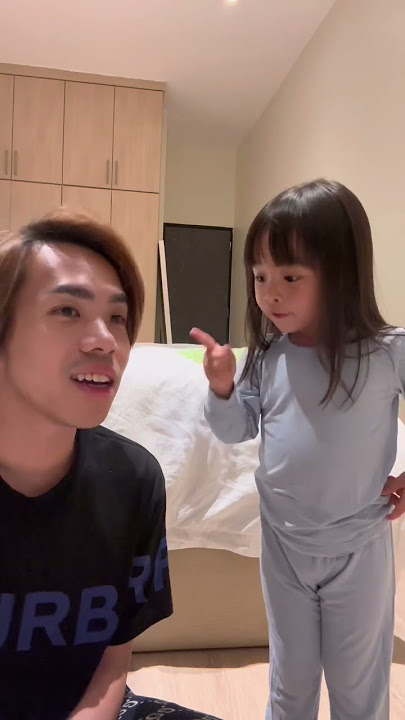 My daughter teaches me to sing to sing her favorite song 🥺