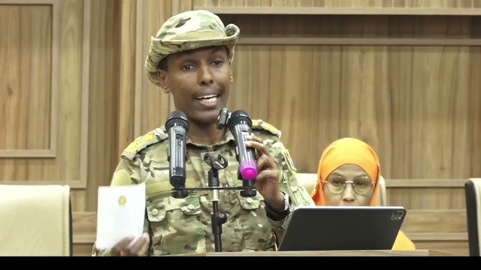 Yigitlar bir qiz bilan spermani yalash