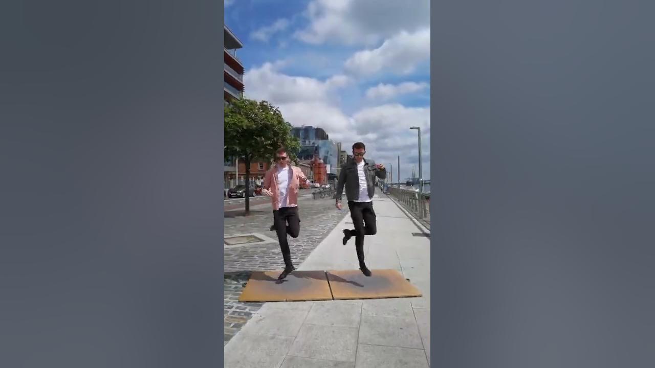 We got those MOVESSS like Jagger! #moveslikejagger #maroon5 #gardinerbrothers #dance