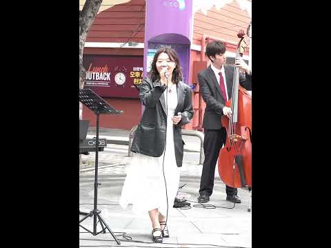 플라이투더문 (Fly <strong>Me</strong> To The <strong>Moon</strong>) -  재즈 보컬. 재즈카세 - 신촌 아리스무대 버스킹 .
