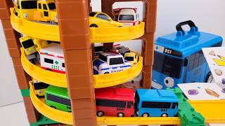 ちびっこバス タヨ☆はたらく車のおもちゃがぐるぐるコースを走って箱に入る♪ Tayo toy races around a winding track and lands in the box