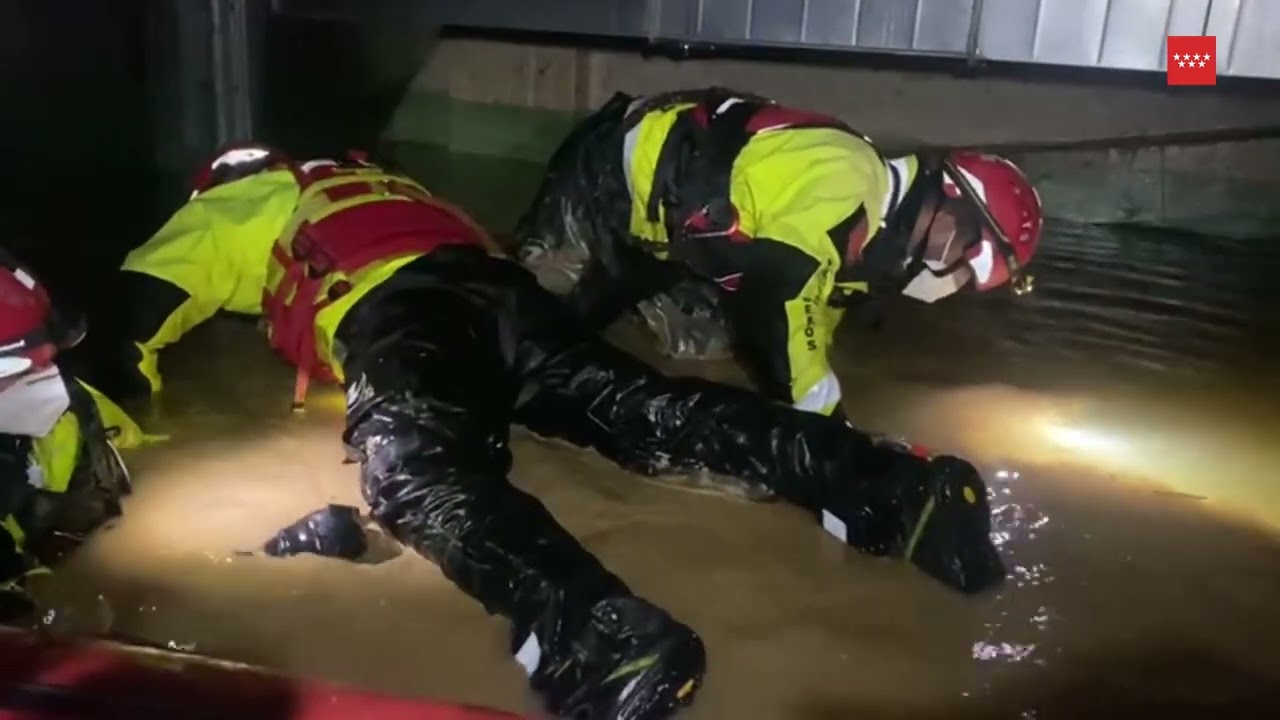 Intervención de la Unidad de Rescate Acuático de Bomberos CM en Valencia