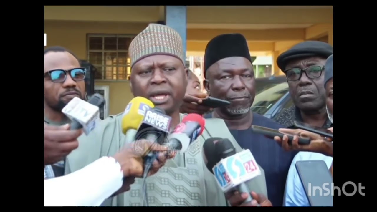 В Абудже царит хаос: фракции ПДП (Вике против Тураки) назначили встречу и съезд на один день и в ...