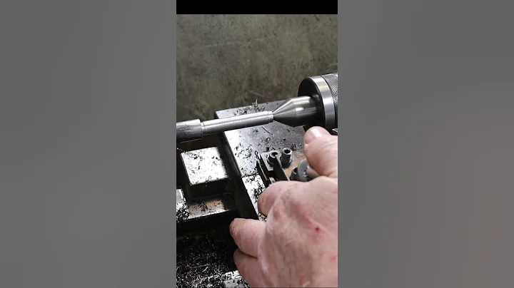 Cutting Threads in the metalworking lathe