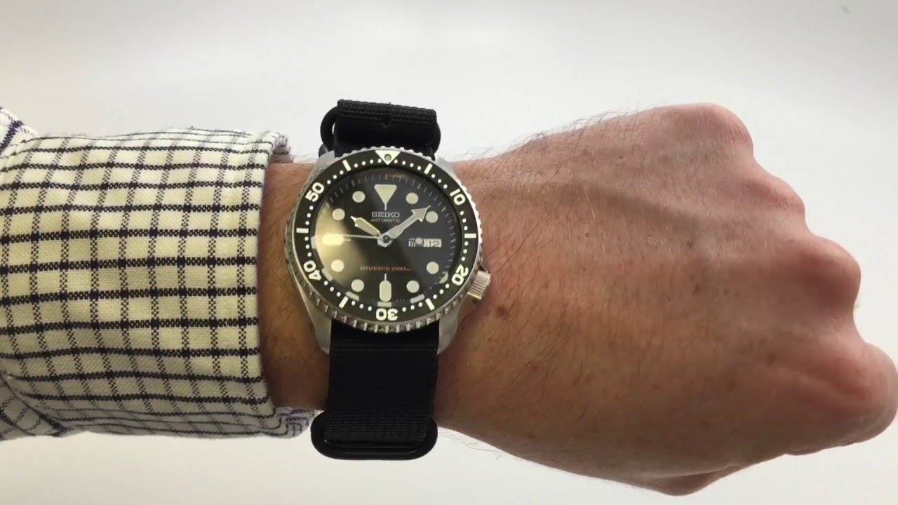Seiko SKX007 Automatic Dive Watch Review An Affordable and Upgradeable  Wristwatch - YouTube