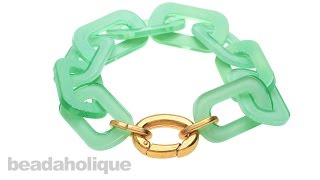 Http://www.beadaholique.com/ - in this video learn how to make a quick
and easy, yet very pretty, lucite chain bracelet. designer: julie bean
related project...