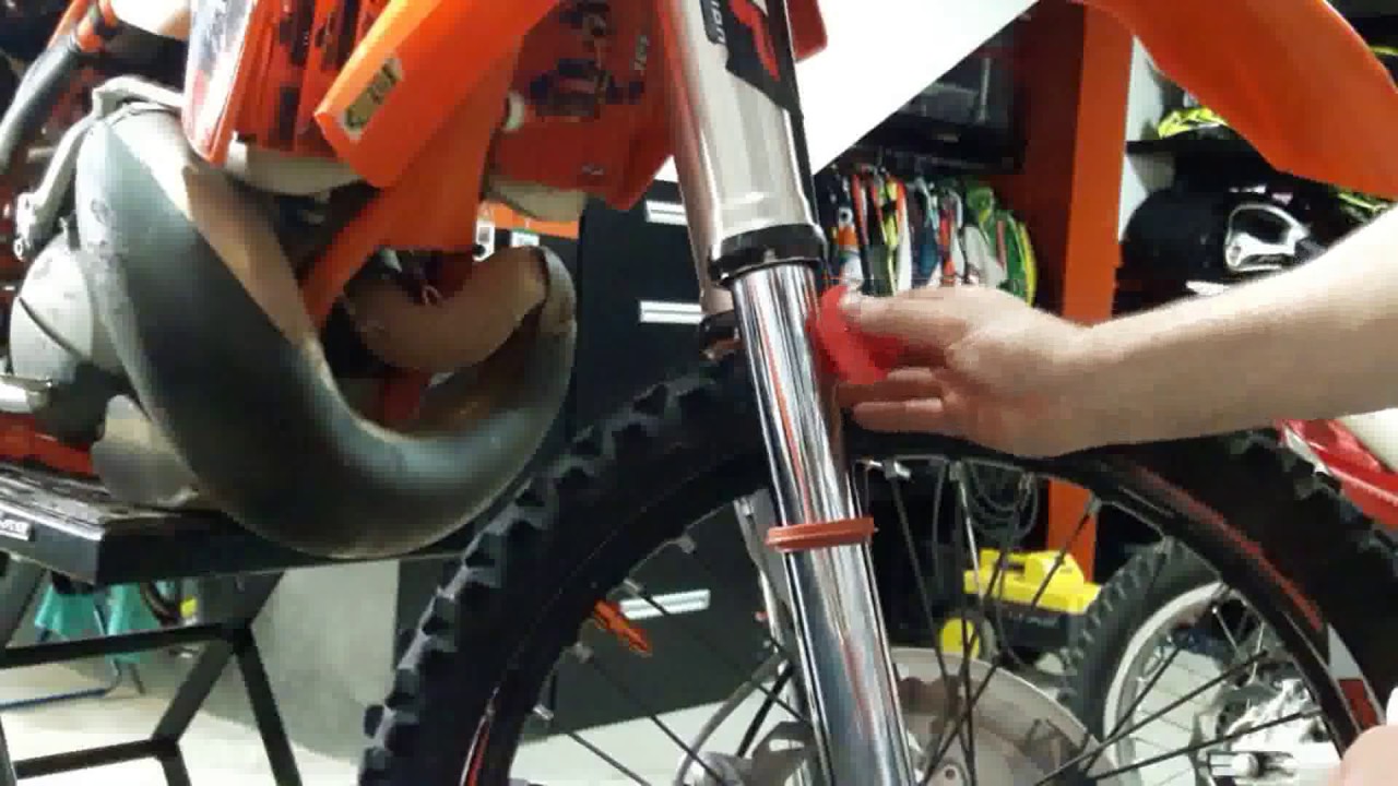 Limpando o retentor da suspensão dianteira