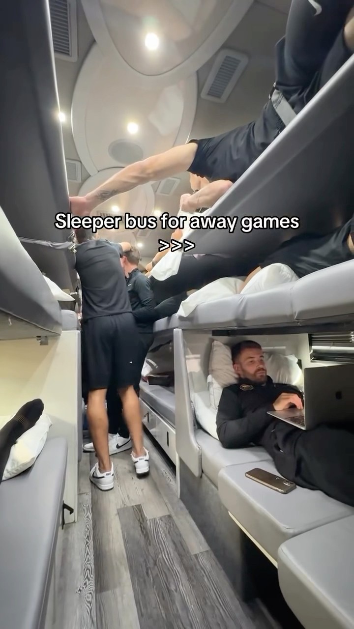 #JasonDeruloTV // Bus ? ? #GotPermissionToPost From IG @guifeitosa_10 #Snake