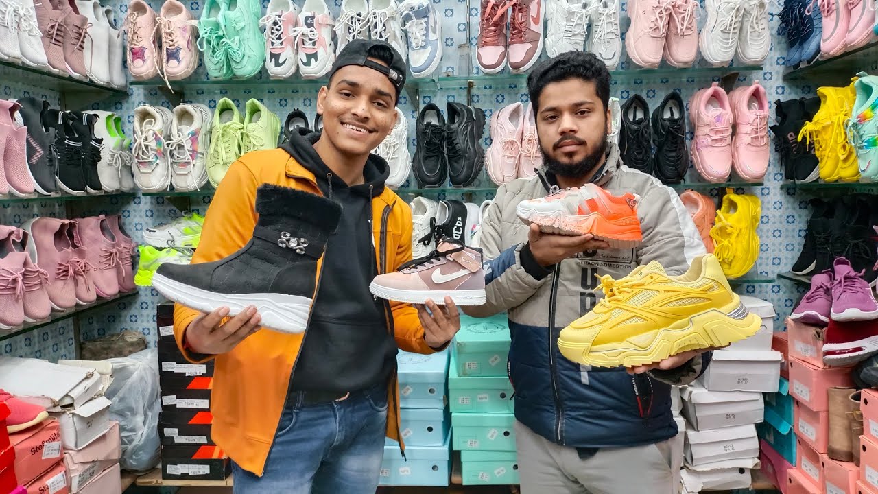 Buy A popular shoe shop in Kamla Nagar Market in New Delhi Pictures,  Images, Photos By Qamar Sibtain - News pictures