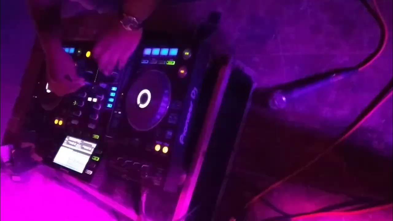 How A Simple DJ Setup Looks Party Time How To BEE YouTube