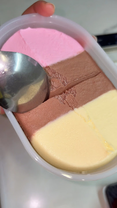 BUAT GARIS DI ES KRIM NIAT SPYA GA KEBABLASAN TAPI MALAH …