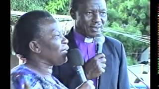 Moses Kulola na Mke wake Elizabeti Kulola Wakiimba Kwa Pamoja