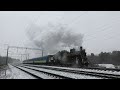 Праздничный снежный паровоз никуда не спешит · Эр799-18 с ретро-поездом