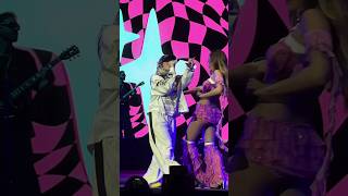 NICKI NICOLE, EMILIA MERNES, MESITA - UNA FOTO REMIX EN VIVO #shorts #nickinicole