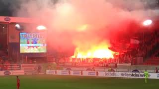 1. FC Heidenheim gegen Regensburg: Regensburger Fans zünden Pyrotechnik