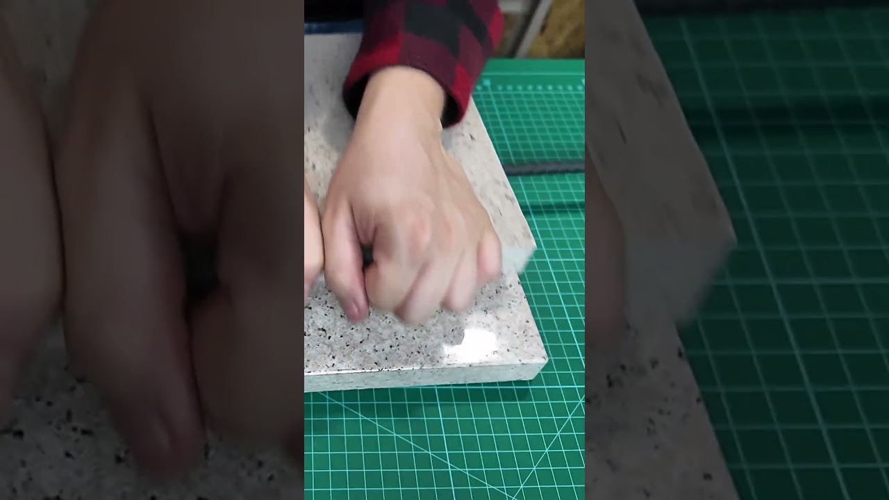 Rolling the leather braid 