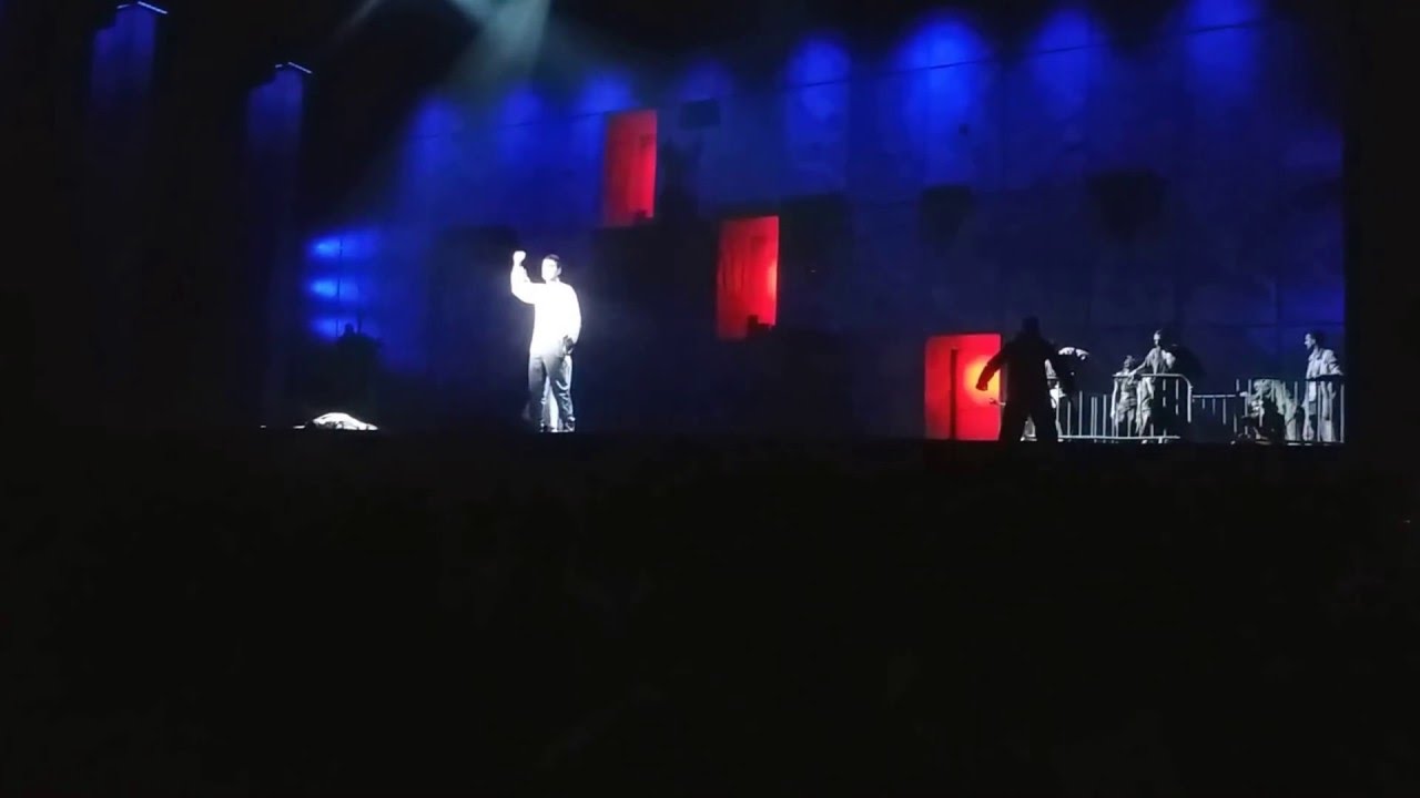 Notre Dame de Paris - L'Attacco A Notre Dame (Palaflorio Bari, 15/04/2016)