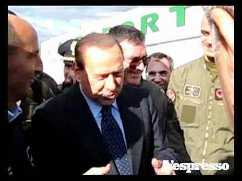 Abruzzo, dopo il terremoto e prima del g8. Il presidente Berlusconi Ã¨ in una delle sue frequenti visite in vista del vertice internazionale. A un certo punto si ferma a parlare a un gruppo di militari (apparentemente elicotteristi della Guardia di Finanza). Parte la solita barzelletta sulle donne e su Rosi Bindi. Con un finale-bestemmia. Segue la raccomandazione del premier: "Nessuno voi mi tradisca...eh". Ma uno dei presenti aveva una videocamerina