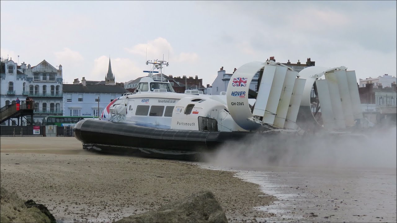 Hovertravel Hovercraft On Land - Low Tide Landing - Ryde, Isle Of Wight - July 2021 | kittikoko