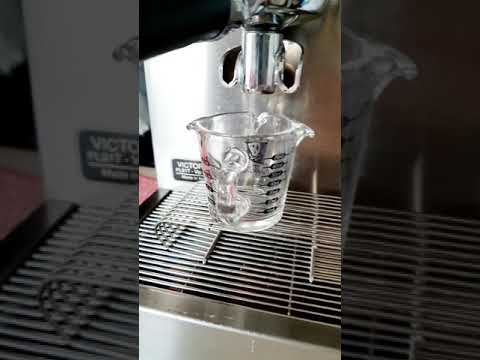 Lelit Victoria PL91T- Making nice shot of espresso at home!