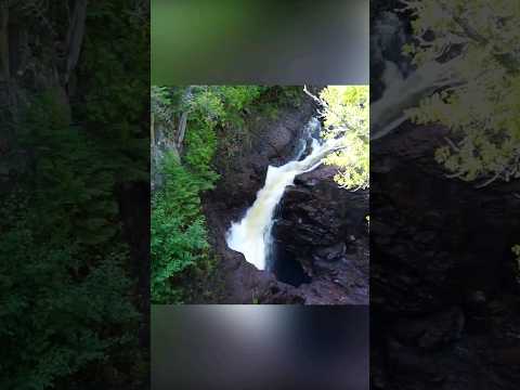 Видео: Удивителна водопада до езерото