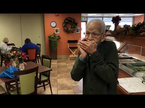 99-year-old Harmonica Player Entertains Diners in Boulder