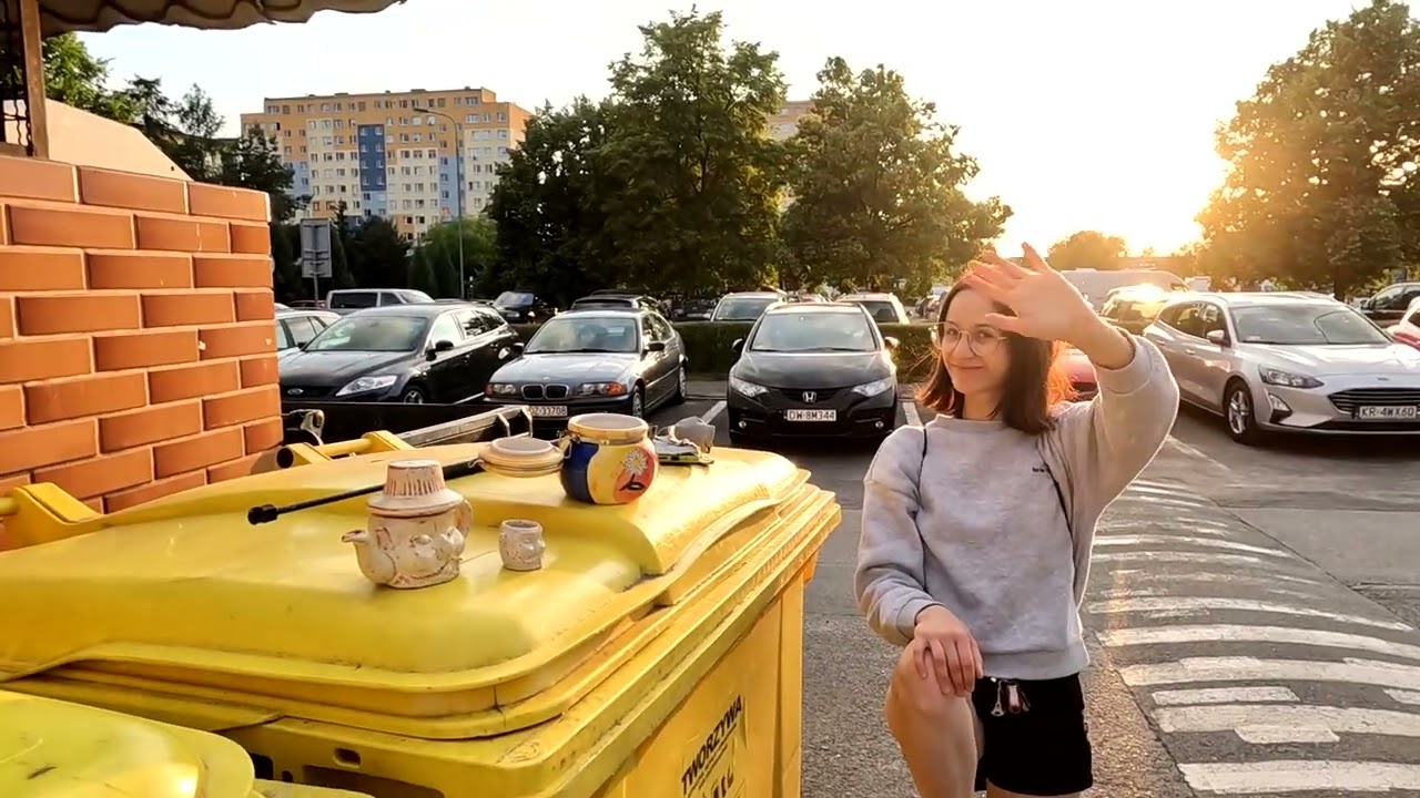 Idziemy na śmietniki z WIKI !niesamowite ile tego wyrzucają!hasioki,kontenery,starocie,wystawki,PRL!