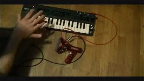 Circuit Bent Robot Voice Changer and Updated Mod on Yamaha PSS-130