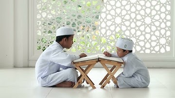 الشيخ علي الحذيفي يتلو سورة الكوثر (سورة ١٠٨).