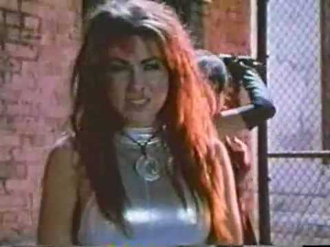 Βίντεο: Carmen Electra - τρίτη φορά παντρεμένη