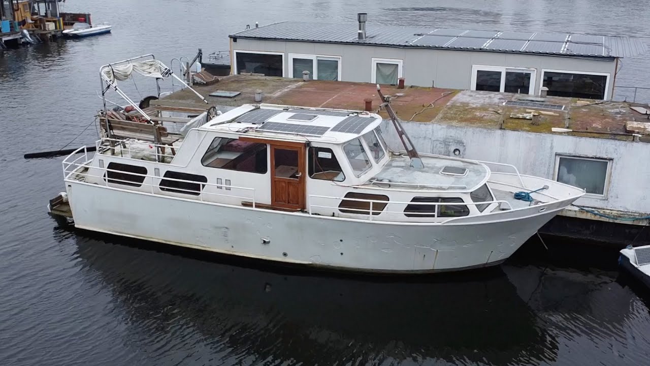 The Harsh Truth About Living on a Boat (That No One Tells You)