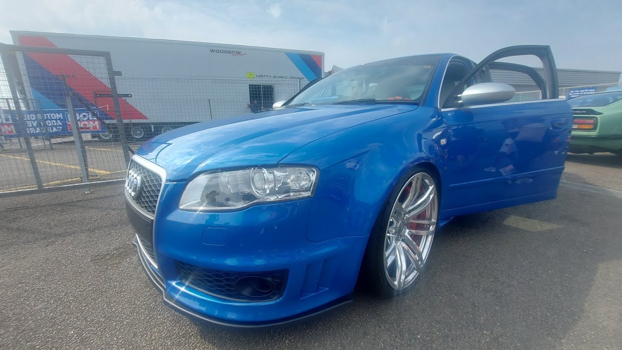 Audi RS4 B7 2006 スプリントブルー 1/18 Audi RS4 '06 Sprint Blue