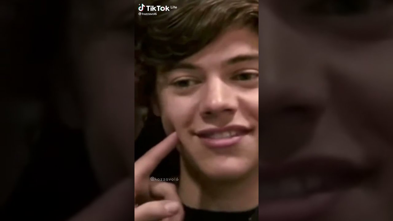 Sleduj Harry Styles Fetus Dimples #shorts na YouTube Sleduj Harry Styles Fetus Dimples #shorts na YouTube