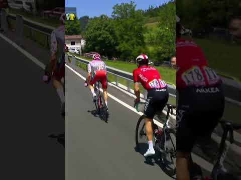 😅 Neilson Powless célèbre son passage en tête de la côte de Milloi #shorts #cycling #tourdefrance