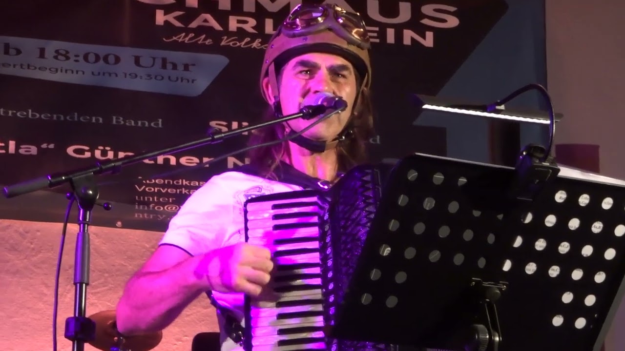 Günther Novak "da Woidviertler in Karlstein an der Thaya mit der "Mei oides Moped" 20.08.2022