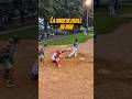El lanzador esta imposible con ese lanzamiento #softball #deportes #sports