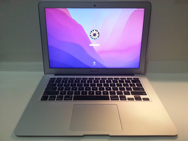 m*9様 Apple MacBook A1466 (macOS Monterey Apple MacBook Air 2017 A1466 | Core i5 1.8GHz | 8GB RAM | 251GB