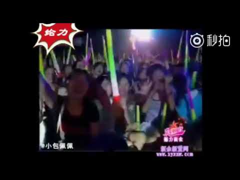 主持人出题难不倒小哥😄