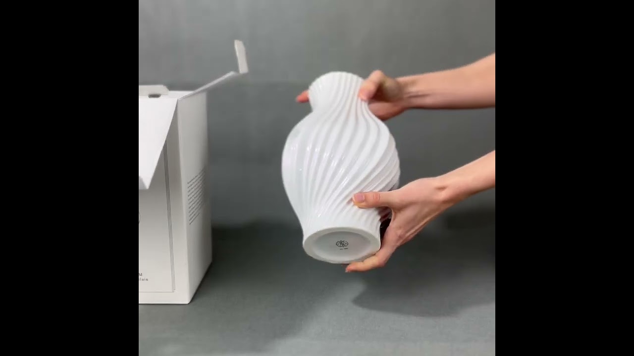 Lyngby Porcelæn Twist Vase 25 cm i Hvid